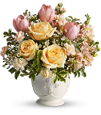 Teleflora's Peaches and Dreams